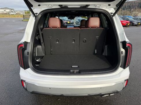 Used 2024 Kia Telluride EX w/ EX Captain's Chair Package image 13