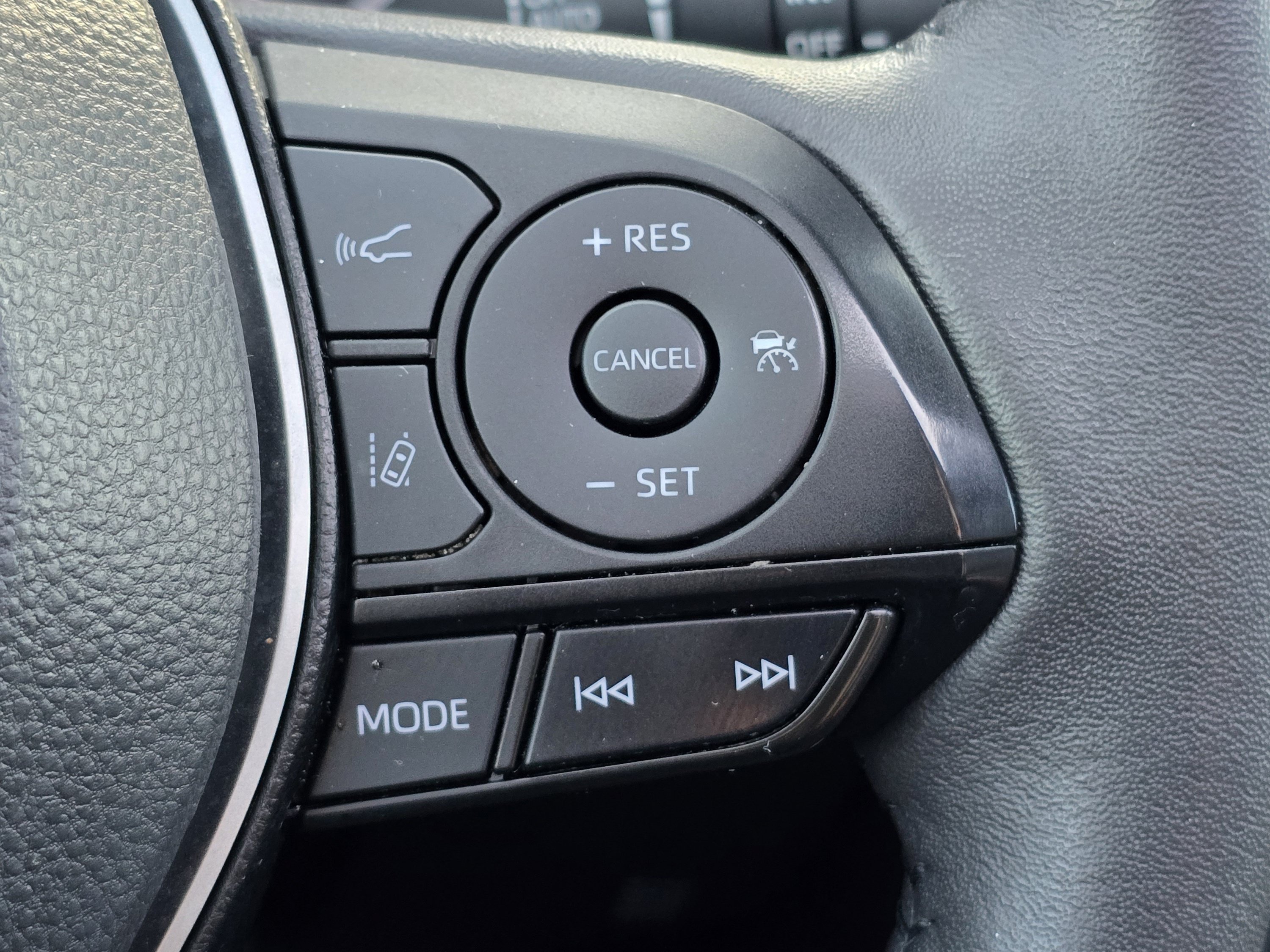 Used 2022 Toyota RAV4 XLE w/ Convenience Package AWD/4WD image 19