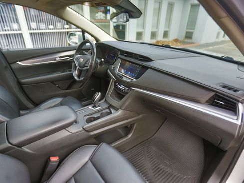 Used 2018 Cadillac XT5 Luxury w/ Driver Awareness Package image 20