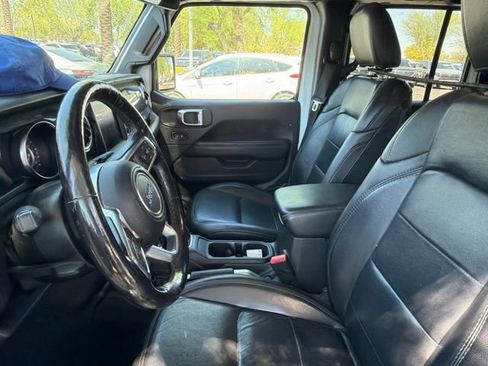 Used 2019 Jeep Wrangler Unlimited Sahara AWD/4WD image 5