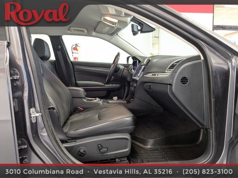 Used 2018 Chrysler 300 Limited image 8