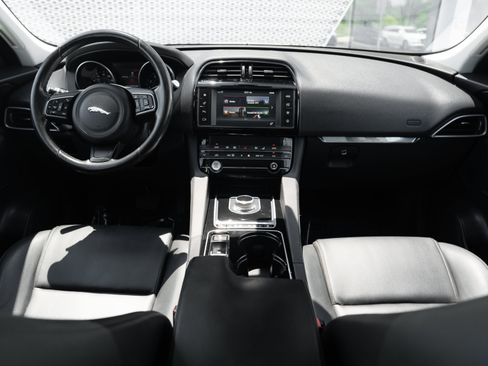 Used 2017 Jaguar F-PACE Premium AWD/4WD image 8