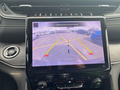 Used 2023 Jeep Grand Cherokee L Limited image 19