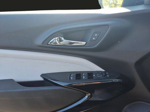 Used 2025 Chevrolet Trax LT image 19