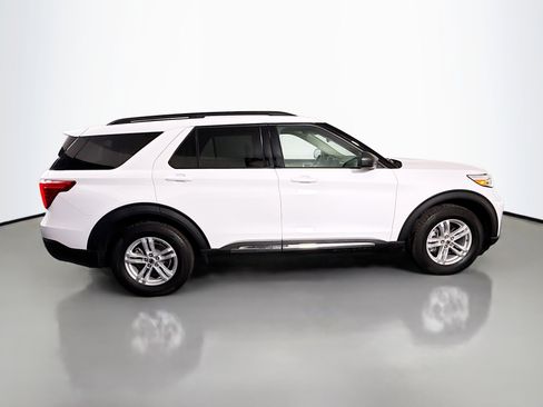 Used 2024 Ford Explorer XLT w/ Equipment Group 202A image 11