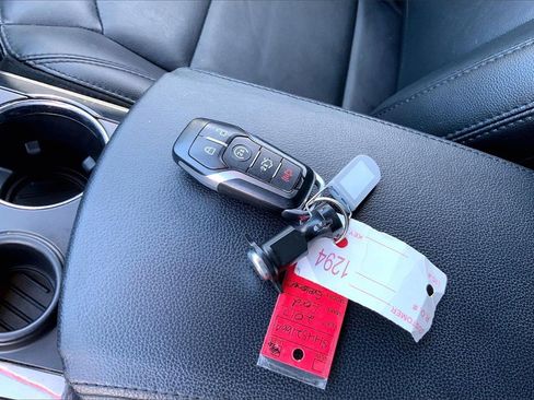 Used 2017 Ford Explorer XLT w/ Equipment Group 202A image 33