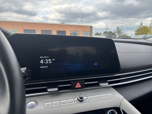 Used 2025 Hyundai Elantra Limited FWD image 20