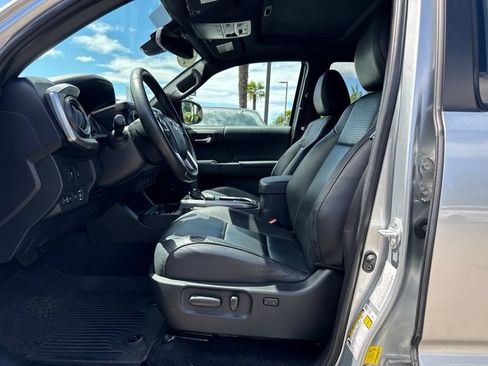 Used 2023 Toyota Tacoma Limited AWD/4WD image 4