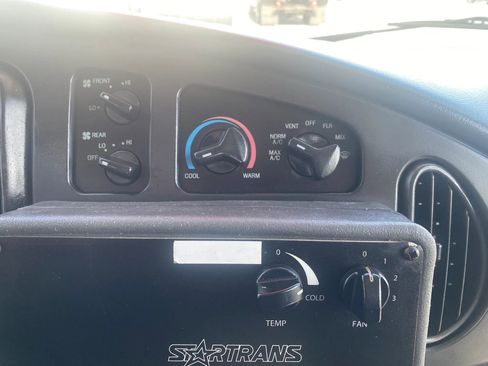 Used 2006 Ford E-450 and Econoline 450 image 13