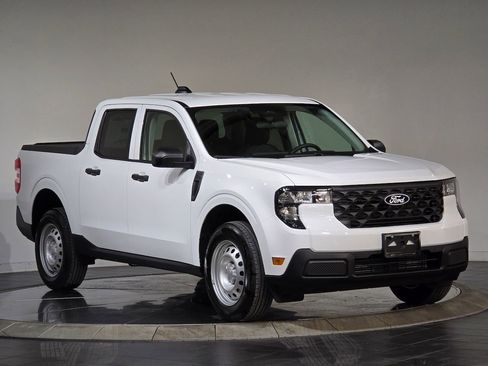 New 2025 Ford Maverick XL image 32