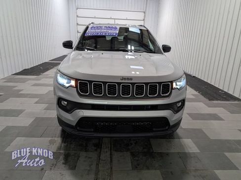 Used 2024 Jeep Compass Latitude AWD/4WD image 6