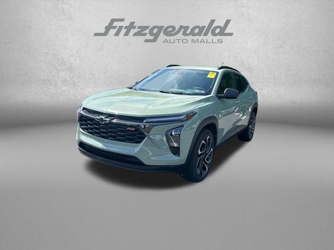 Used 2024 Chevrolet Trax RS w/ Driver Confidence Package FWD image 3