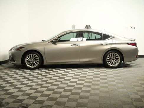 Used 2020 Lexus ES 300h w/ Accessory Package 2 image 5