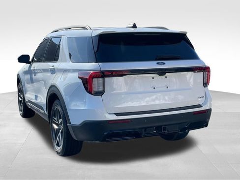 Used 2025 Ford Explorer ST-Line w/ Premium Package image 5