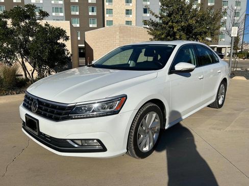Used 2018 Volkswagen Passat 2.0T SE w/ SE Lighting Package image 1