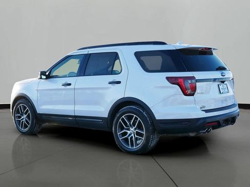 Used 2019 Ford Explorer Sport image 2