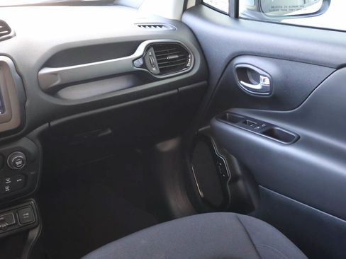 Used 2020 Jeep Renegade Altitude FWD image 17