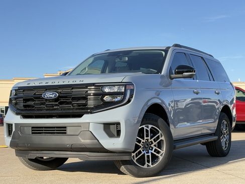 New 2025 Ford Expedition Active image 30