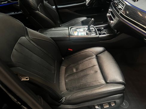 Used 2022 BMW 740i w/ M Sport Package image 19