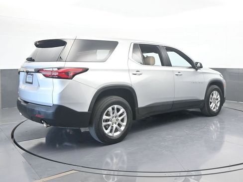 Used 2022 Chevrolet Traverse LS image 6