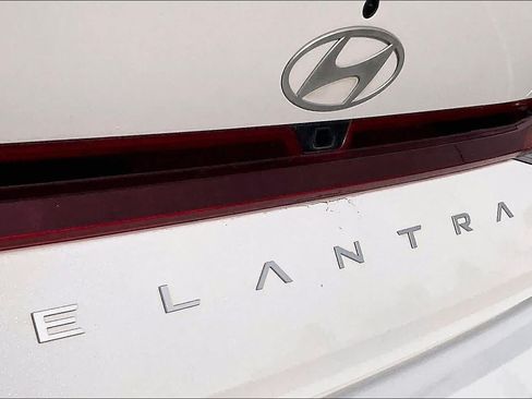 Used 2024 Hyundai Elantra SEL FWD image 28
