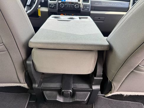 Used 2017 Ford F250 XLT w/ XLT Premium Package AWD/4WD image 23