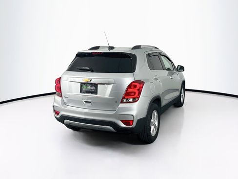 Used 2019 Chevrolet Trax LT w/ LT Convenience Package FWD image 9