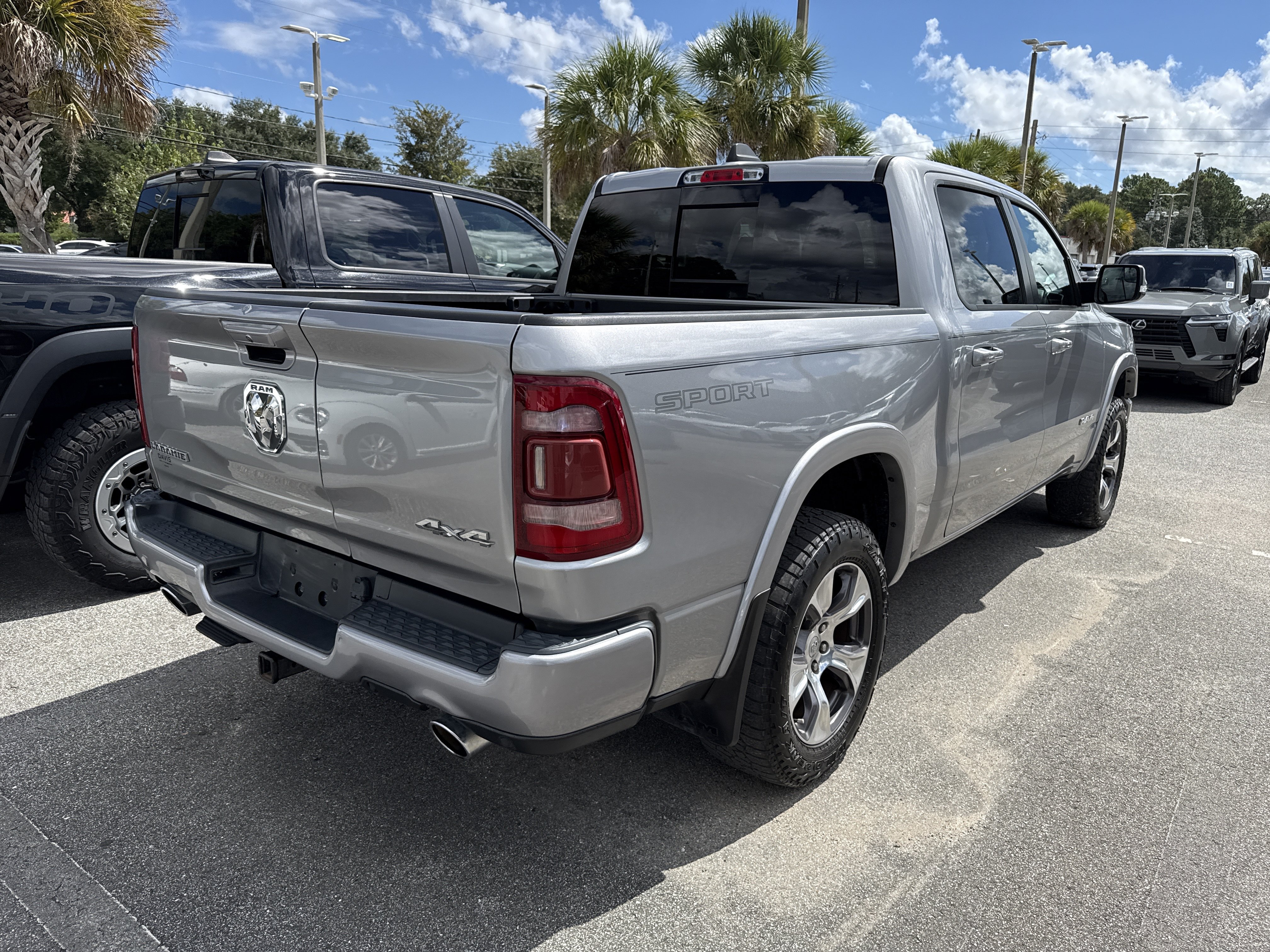 Used 2022 RAM 1500 Laramie w/ Sport Appearance Package AWD/4WD image 4