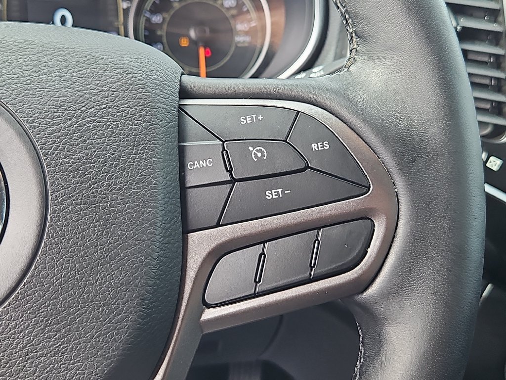 Used 2021 Jeep Cherokee Latitude Plus AWD/4WD image 24