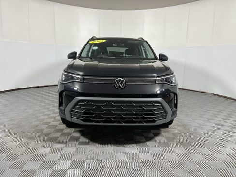 Used 2025 Volkswagen Taos SE AWD/4WD image 3