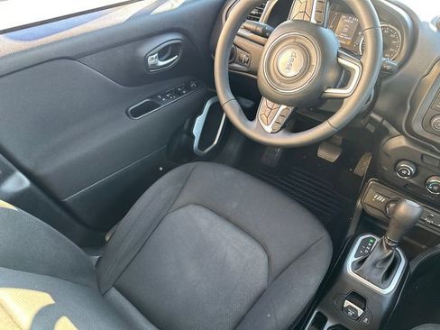 Used 2019 Jeep Renegade Sport image 21