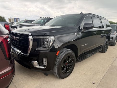 Used 2023 GMC Yukon XL SLE w/ Gmc Pro Safety Plus Package RWD image 1