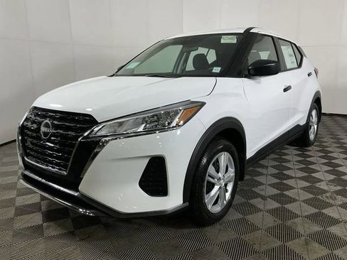 New 2025 Nissan Kicks Play S image 3