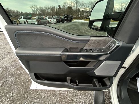 Used 2025 Ford F350 Platinum w/ Tremor Off-Road Package image 9