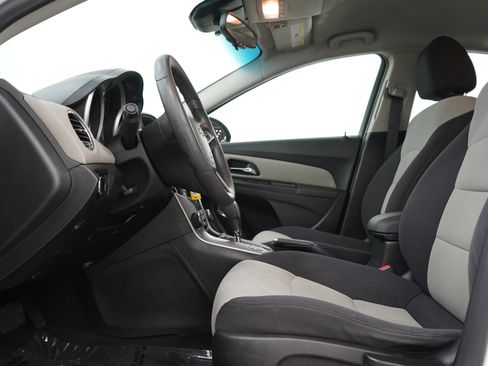 Used 2013 Chevrolet Cruze LS FWD image 22
