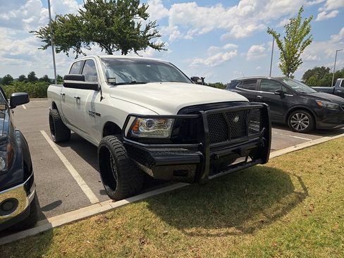 Used 2016 RAM 1500 Laramie w/ Convenience Group AWD/4WD image 4