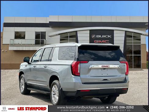 Certified 2024 GMC Yukon XL SLT w/ SLT Luxury Package AWD/4WD image 4