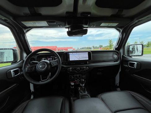 Used 2024 Jeep Gladiator Rubicon image 18