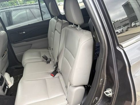Used 2019 Honda Pilot Touring image 11