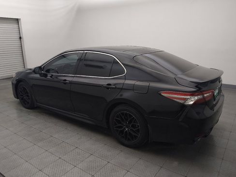 Used 2018 Toyota Camry XSE FWD image 3