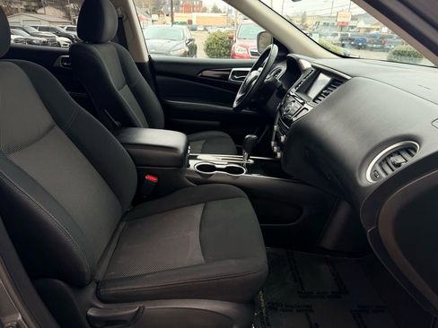 Used 2019 Nissan Pathfinder SV image 18