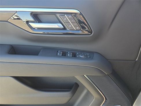 New 2025 Chevrolet Suburban Premier image 10