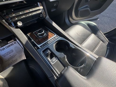 Used 2017 Jaguar F-PACE Prestige AWD/4WD image 32
