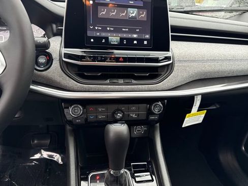 New 2026 Jeep Compass Latitude image 21