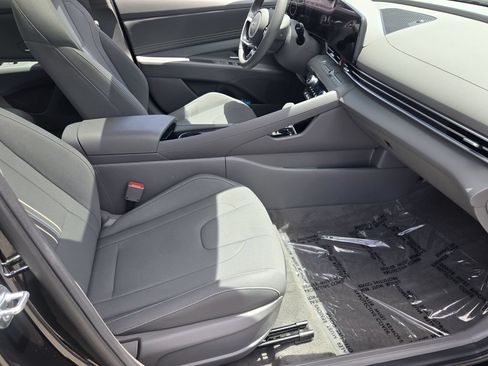 Certified 2025 Hyundai Elantra SEL FWD image 16