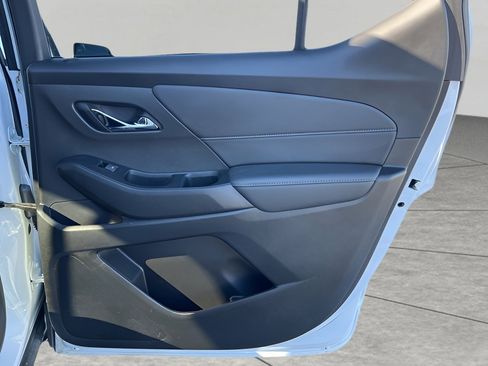 Used 2023 Chevrolet Traverse LT w/ Midnight/Sport Edition image 33