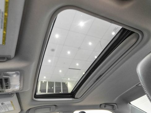 Used 2016 Toyota Camry XLE FWD image 22