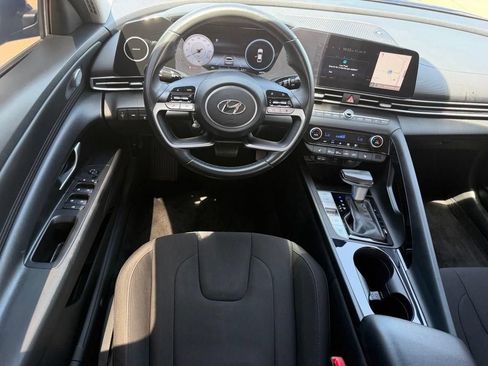 Used 2023 Hyundai Elantra SEL w/ Convenience Package FWD image 9