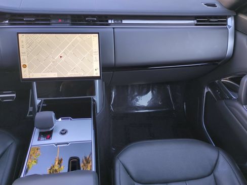 Used 2025 Land Rover Range Rover Long Wheelbase SE AWD/4WD image 28