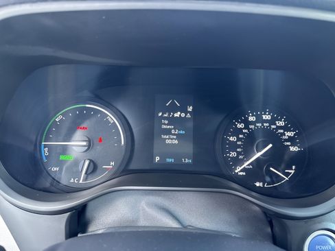 Used 2024 Toyota Sienna XLE FWD image 17